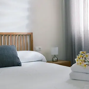 https://apartamentos-livin4malaga.hotelsinnerja.org