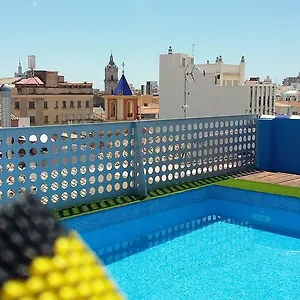 Homely Carreteria Con Piscina Apartamento